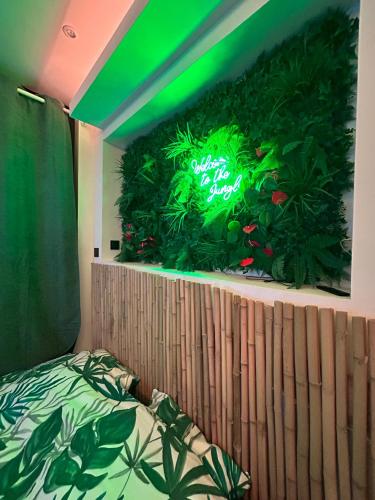 Love room - Jacuzzi - Netflix - Clim - 3min train station photo 7