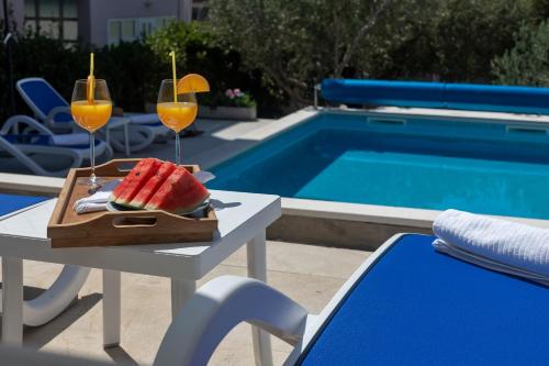Flores Apartment with Private Pool