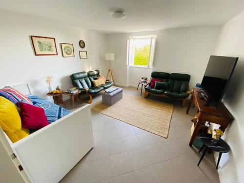 Large garden apartment 10min walk to Old Town