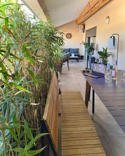 Appartement 110 m2 lumineux - avec grande terrasse - 2 parkings - proche centre
