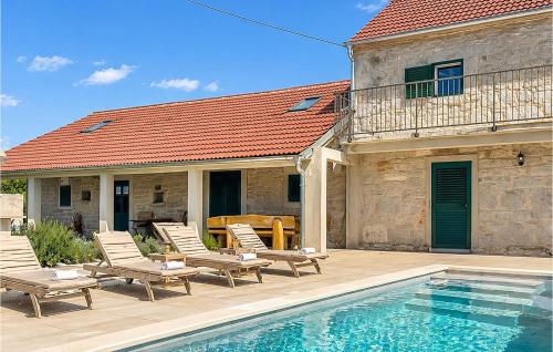 Gorgeous Home In Bobodol With Private Swimming Pool, Can Be Inside Or Outside