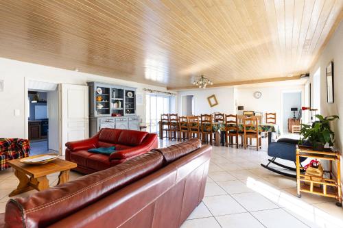 Gîte Ô Pré'Vert tesisinde bir oturma alanı