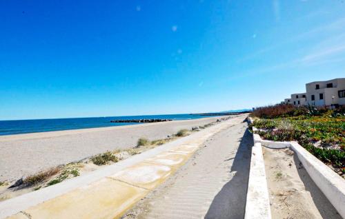 2 Bedroom Lovely Home In Canet-En-Roussillon Pl
