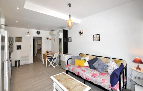 2 Bedroom Lovely Home In Canet-En-Roussillon Pl