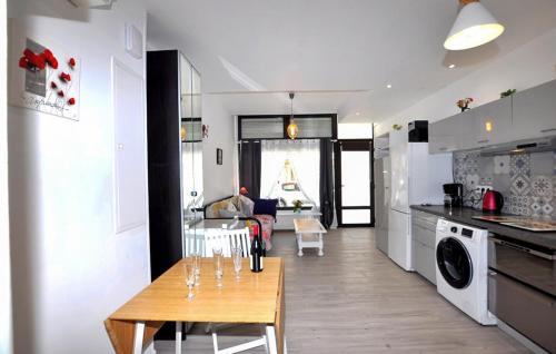 2 Bedroom Lovely Home In Canet-En-Roussillon Pl