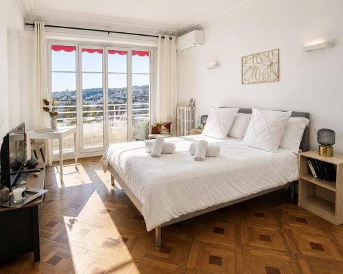 Renovated Apartment with Balcony & Side Sea View 25 bis Promenade des Anglais