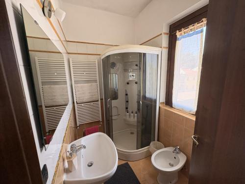 a bathroom with a sink and a toilet and a shower at Novara Il Gallo in Lumellogno