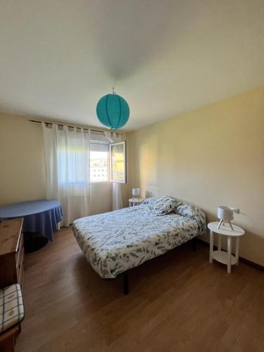 a bedroom with a bed and a blue lamp at Apartamento en Finisterre Fisterra in Finisterre
