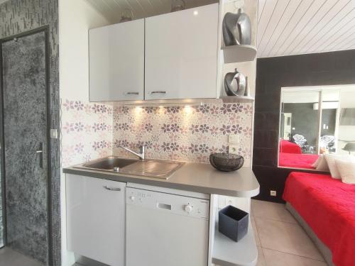 Studio 309, Héliopolis AB, village naturiste