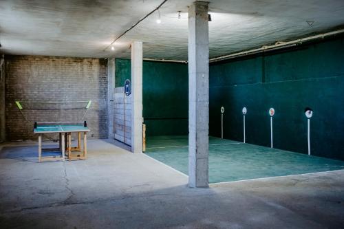 an empty room with a ping pong table in it at Casa Raíces de PO in Lapoblación
