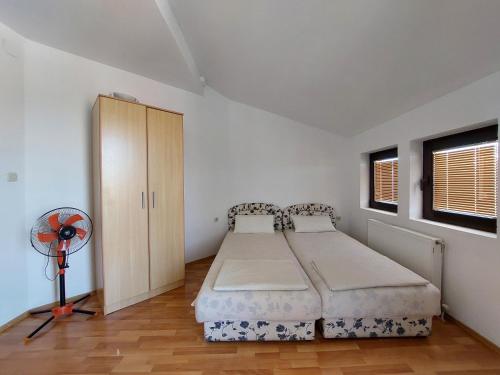 a bedroom with a bed and a fan at Villa Chaloski in Peštani