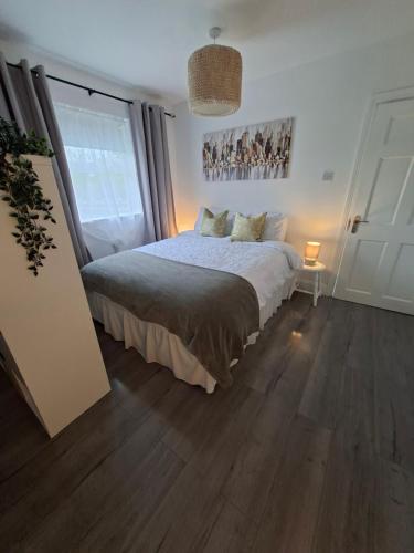 a bedroom with a large bed and a window at The Éire Escape Countryside Studio near Newgrange & Dublin in Slane