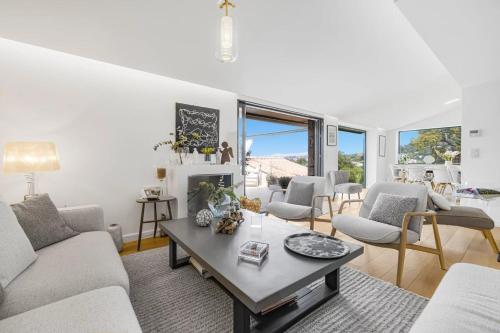 REF 2195 - Stunning contemporary house with pool terraces and sea view