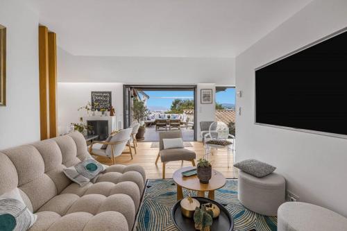 REF 2195 - Stunning contemporary house with pool terraces and sea view