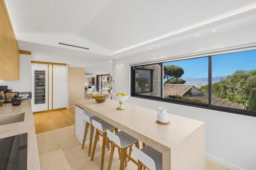 REF 2195 - Stunning contemporary house with pool terraces and sea view