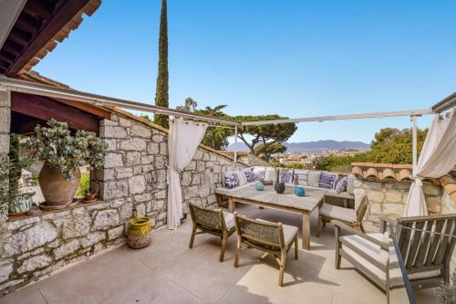 REF 2195 - Stunning contemporary house with pool terraces and sea view