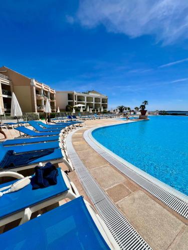 Apartment with parking and sea view