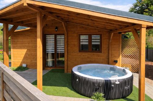 Domek nad Strumykiem z Jacuzzi