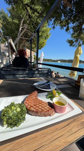 Apartment Martin Makarska, 80m from the beach