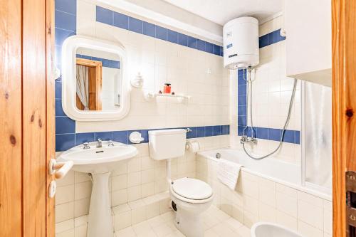 a small bathroom with a toilet and a sink at Petit Chalet Pila in Pila