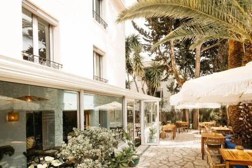Hôtel Le Petit Castel photo 1