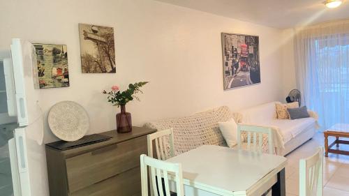 Flat 5 minutos from beach w pool view!