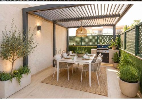AMAZING ROOFTOP, 70 M TERRACE,Pool,BEACH,PARKING
