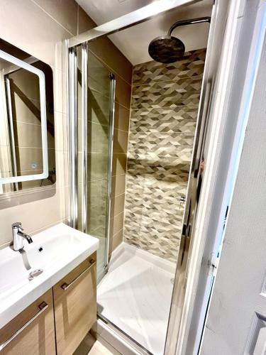 Gorgeous Apartment Near Palais des Festivals