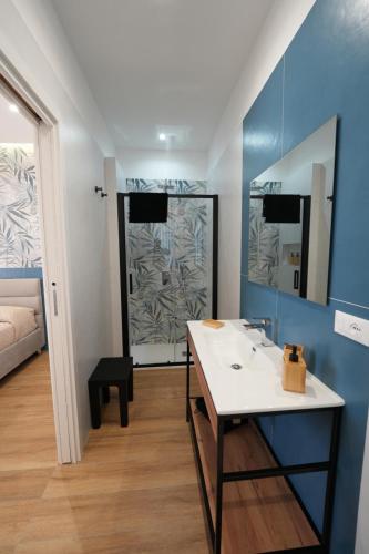 a bathroom with a sink and a mirror at Maison d'Elite in Marigliano