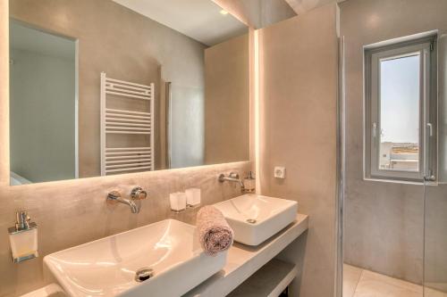 a bathroom with a sink and a mirror at Villa Ariadni Paros in Isterni
