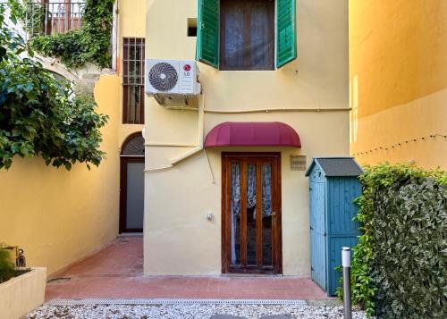 Charming Garden Home, 10 min Walk to Duomo