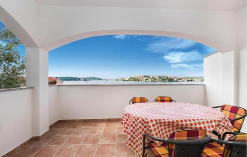 Gorgeous Apartment In Rogoznica With Wifi
