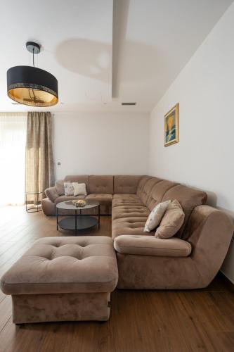 Large Luxury family and friends apartment 1 min walk to Žnjan beach and 2 private garages