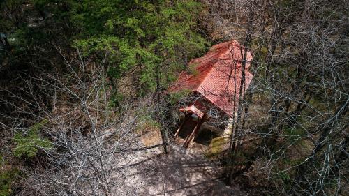 an overhead view of a building in the woods at Cardinal's Crest in Logan