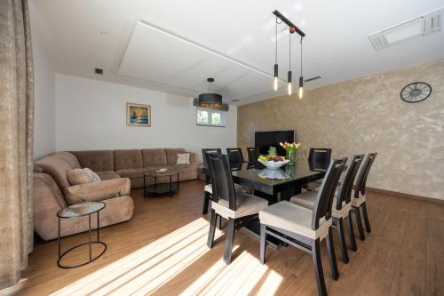 Large Luxury family and friends apartment 1 min walk to Žnjan beach and 2 private garages