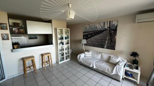 Vue mer exceptionnelle T3, clim, piscine, parking privé 4GRSUD504