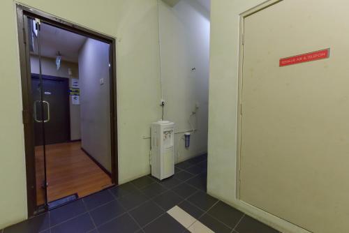 a hallway with a door leading to a room with a hallway at SMC Hotel Seksyen 13 in Shah Alam