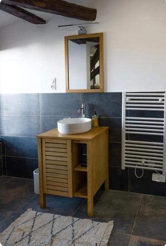 a bathroom with a sink and a mirror at Le Grand Rue Signature - Appartement coeur de ville, rue piétonne in Bergerac