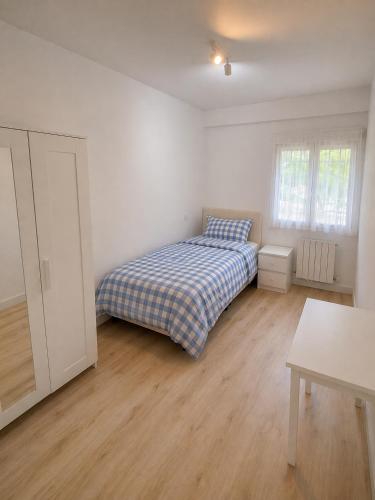 Bright 3BR Apartment with Terrace in Madrid Rio