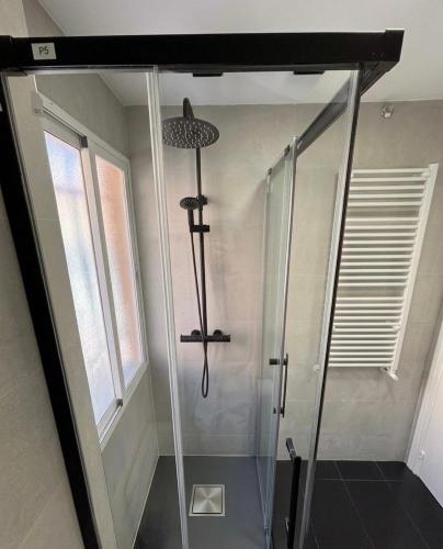 Bright 3BR Apartment with Terrace in Madrid Rio