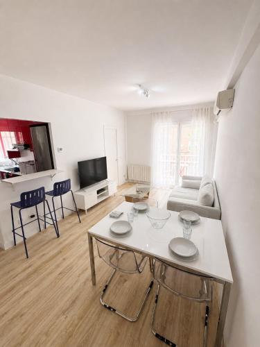 Bright 3BR Apartment with Terrace in Madrid Rio