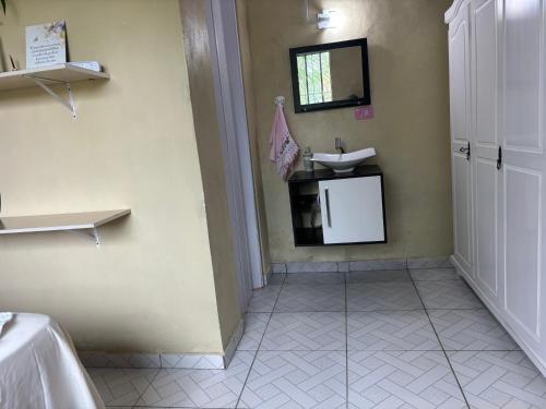 a bathroom with a sink and a mirror at Studio Funcional in Guaraqueçaba