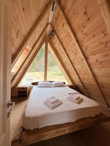 a bed in a room with a large window at Hyde Retreat in Holda