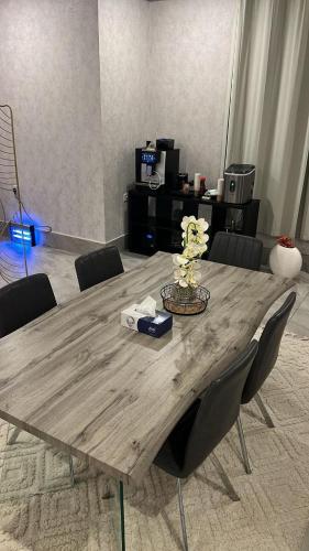 a wooden table with chairs in a room at Luxury B3 Chalet COMO in Al Khīrān