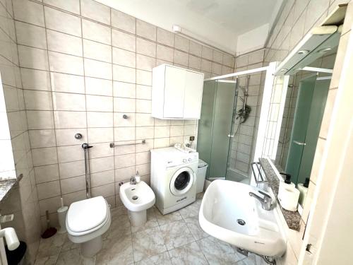 Entire Private Apartment 12 minutes from Duomo