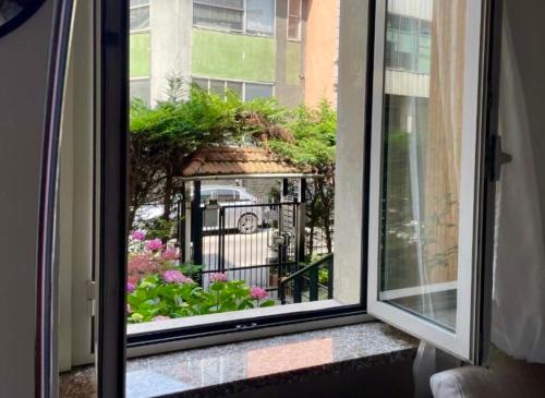 Entire Private Apartment 12 minutes from Duomo