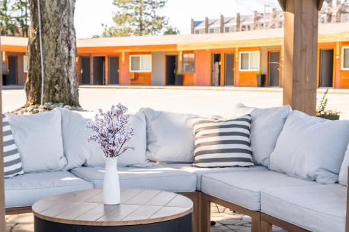 a white couch sitting on a patio with a table at The Tide's Out in Parksville