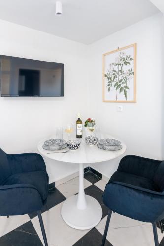 Aplo Chios Deluxe Apartments