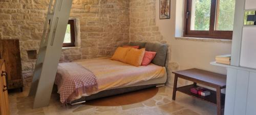 a bedroom with a couch with pillows on it at Mikro kastro in Apergátika