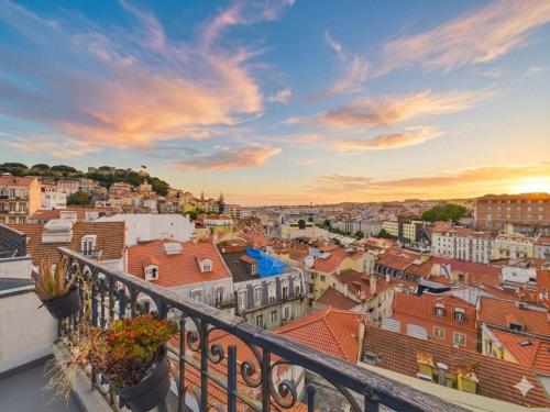 2BR w/ Terrace & Castle Sao Jorge Views – Alfama | By Airnest